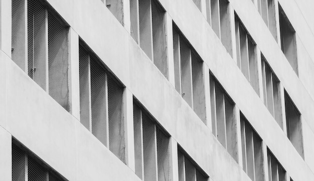 Primer fachada ventilada del edificio de hormigón. Edificio blanco Arquitectura de fondo abstracto.