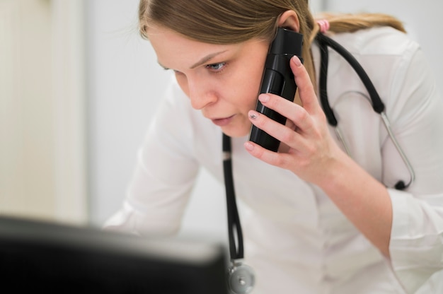 Primer médico en el teléfono