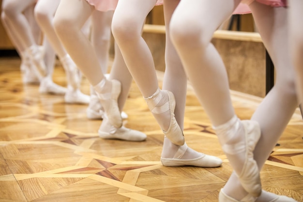 Primer de las mujeres del ballet. Ensayo de baile en el aula.