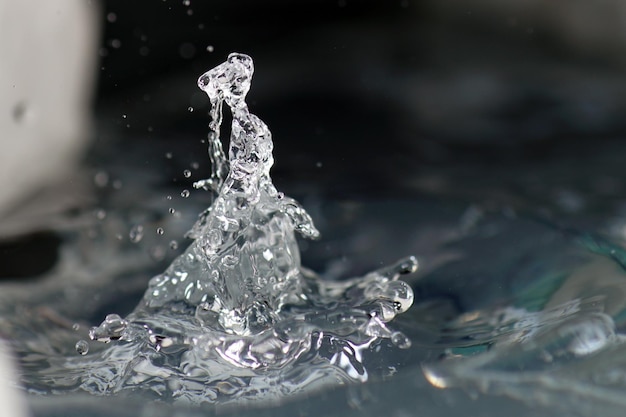 Primer plano del agua que salpica