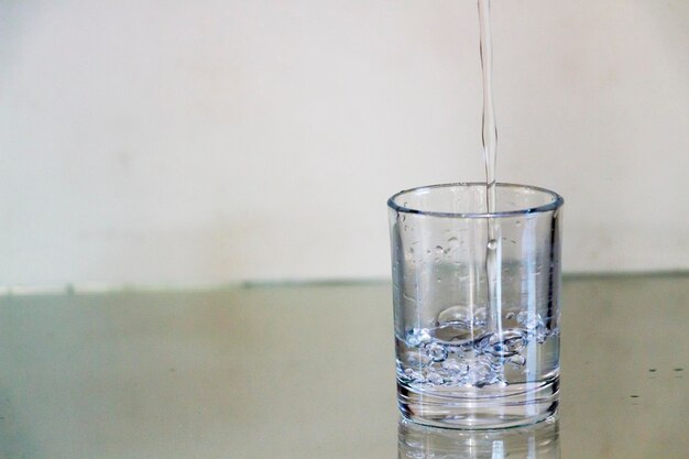 Foto primer plano del agua en vidrio