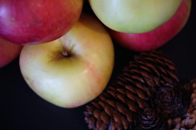 primer plano de algunas ensaladas de manzana