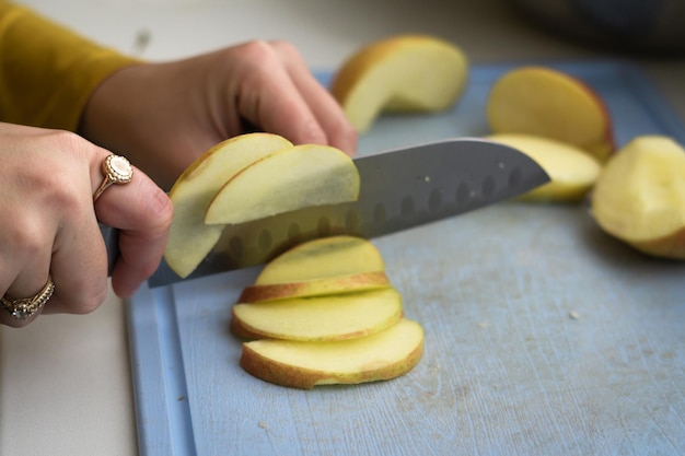 Foto primer plano de algunas ensaladas de manzana