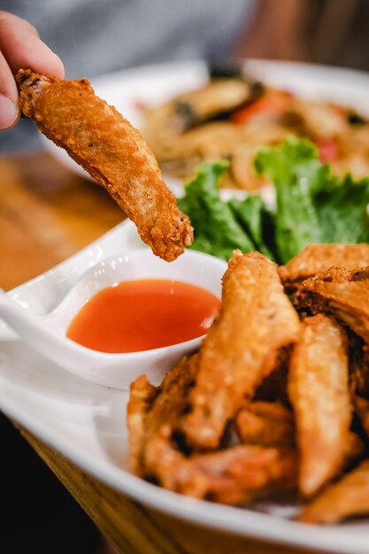 Foto primer plano de los alimentos servidos en el plato