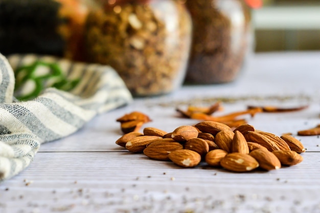 Foto primer plano de las almendras en la mesa