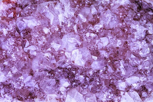 Foto primer plano de amatista violeta natural drusa geoda cristal mineral piedra semipreciosa sin pulir m