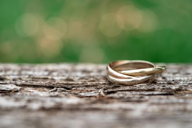 Foto primer plano de los anillos de bodas