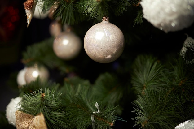 primer plano del árbol de navidad árbol de navidad y decoraciones