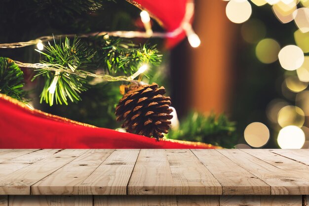 Foto primer plano del árbol de navidad en la mesa