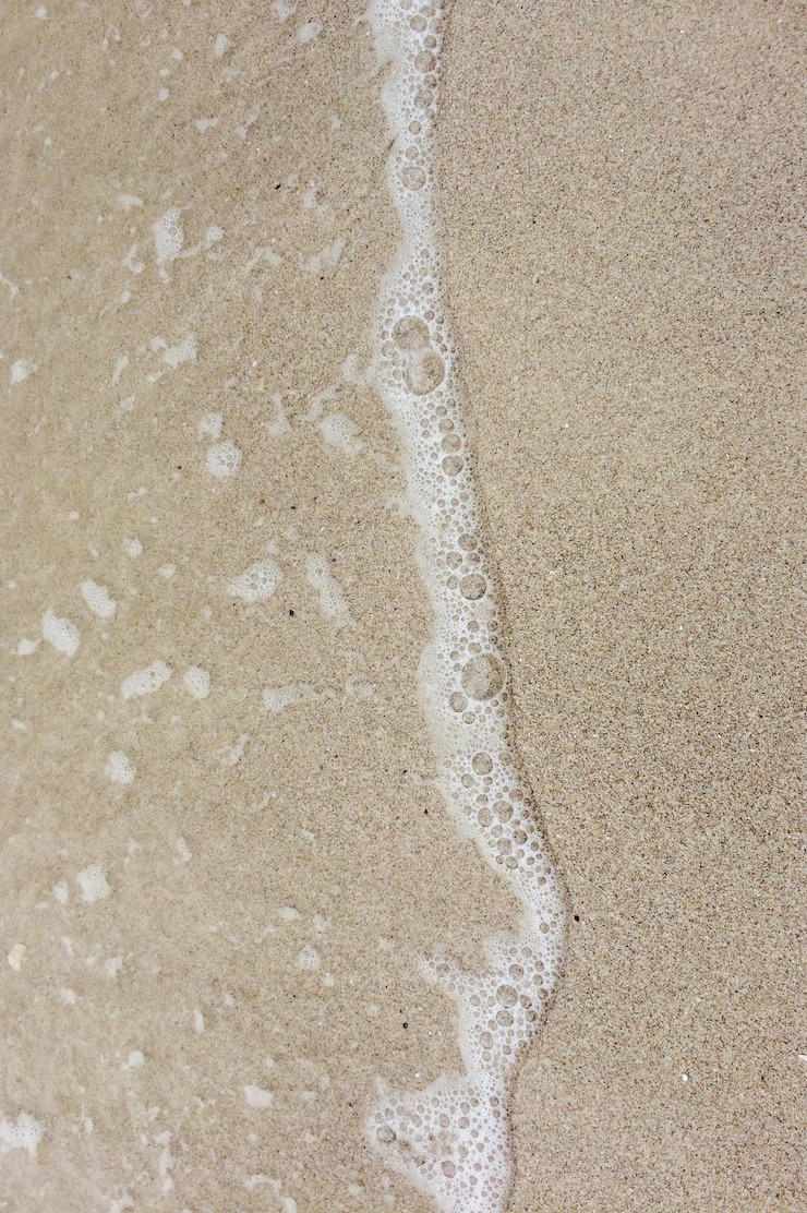 Foto primer plano de la arena en la playa