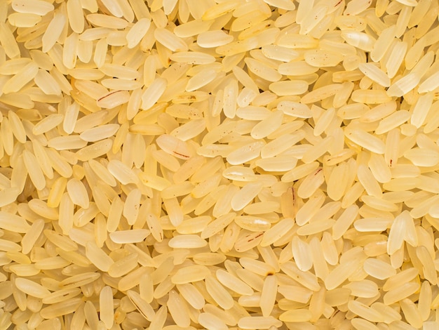 primer plano de arroz de grano largo en el mercado