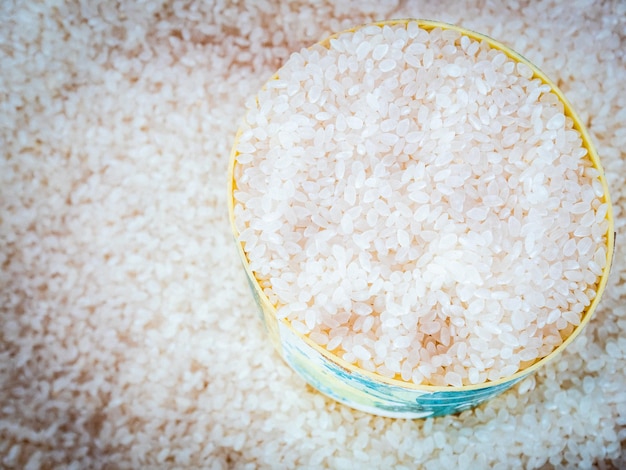 primer plano de arroz en un tazón