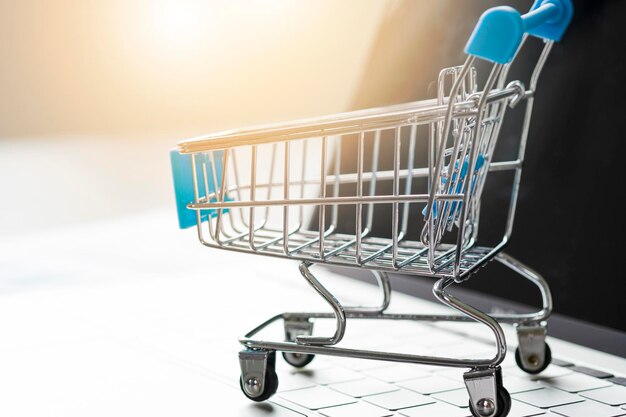 Primer plano de los asientos vacíos en la tienda