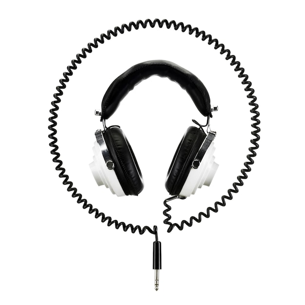 Primer plano de los auriculares sobre un fondo blanco