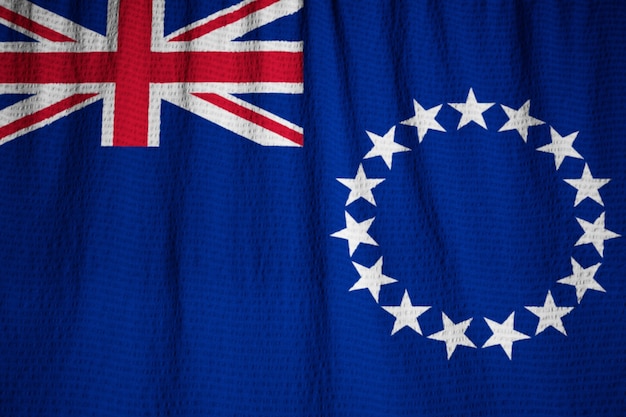 Primer plano de la bandera de Islas Cook con volantes, bandera de las Islas Cook soplando en el viento