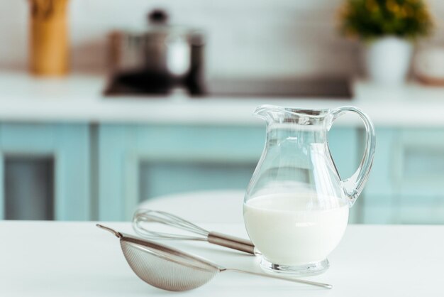 Foto primer plano de la bebida en la mesa