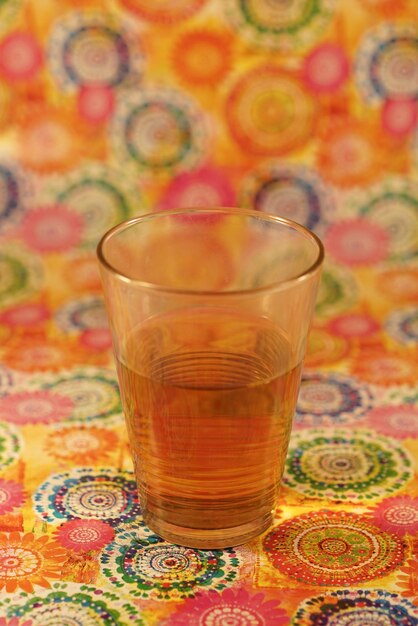 Foto primer plano de la bebida en la mesa