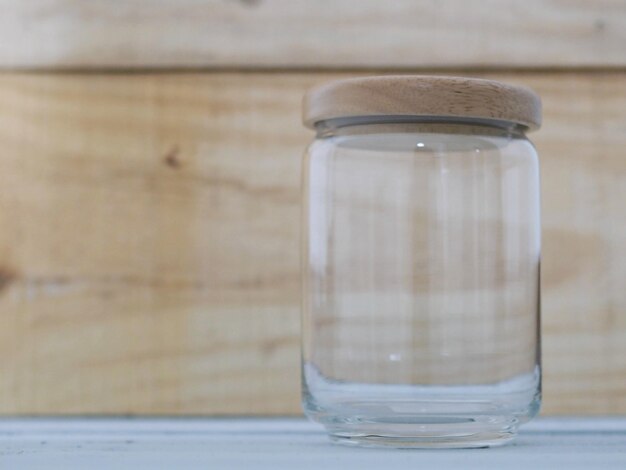 Foto primer plano de una bebida en un vaso sobre la mesa