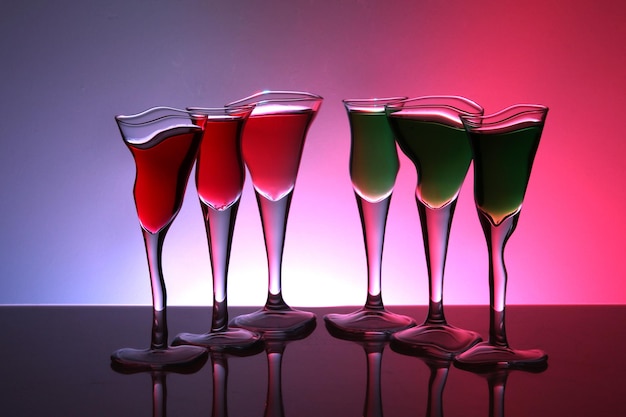 Primer plano de las bebidas en la mesa
