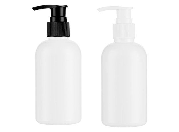 Primer plano de las botellas contra un fondo blanco