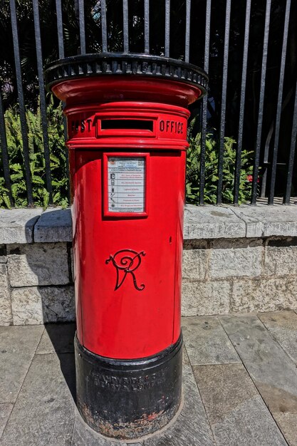 Foto primer plano del buzón rojo