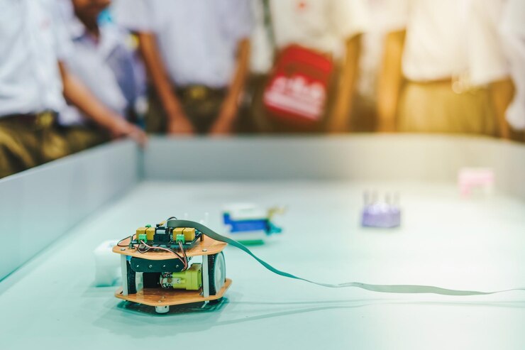 Foto primer plano de una cabina telefónica en la mesa