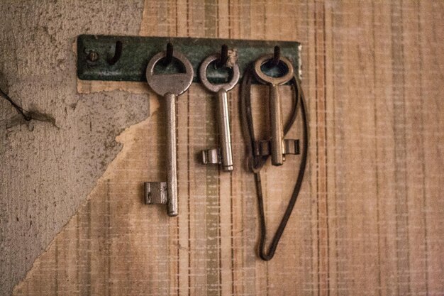 Foto primer plano de una cadena en madera