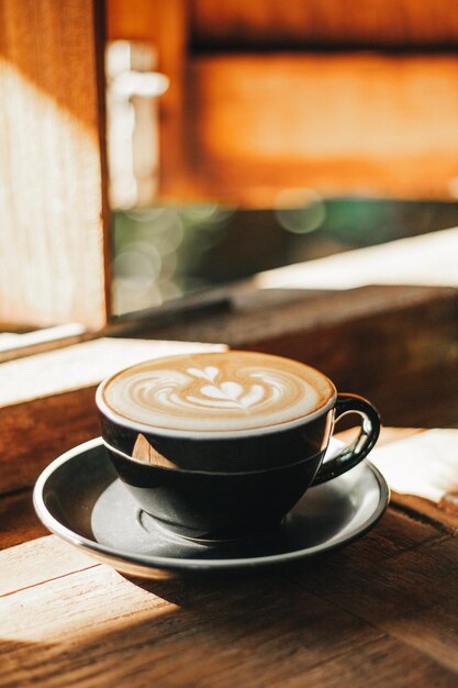 Foto primer plano del café en la mesa