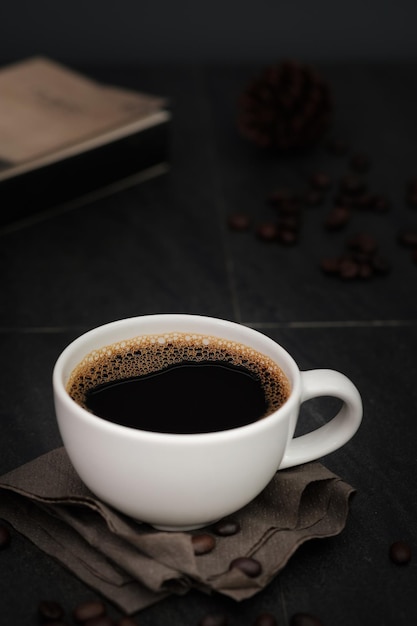 Primer plano del café en la mesa