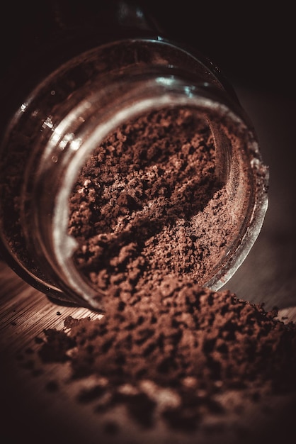 Primer plano del café en la mesa