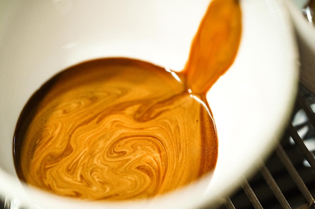 Primer plano del café en la taza