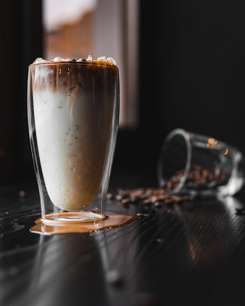 Foto primer plano de café en vaso en la mesa