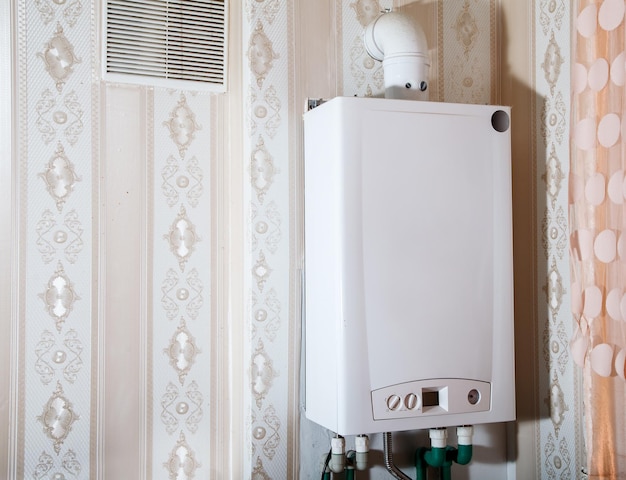 Foto primer plano de un calentador eléctrico en la pared de su casa