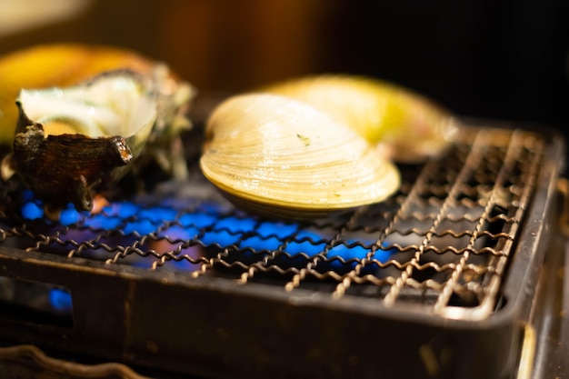 Foto primer plano de un cangrejo en la parrilla de la barbacoa