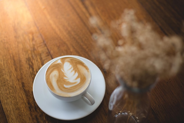 Foto primer plano de un capuchino en la mesa