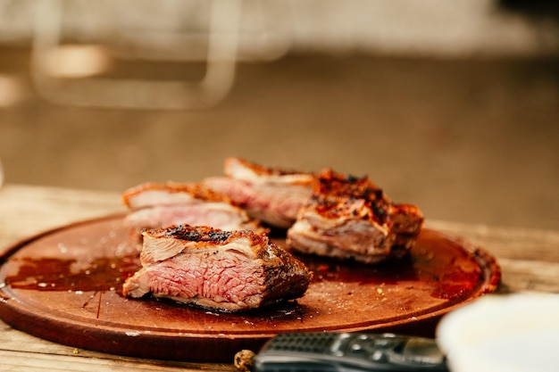 Primer plano de carne fresca asada