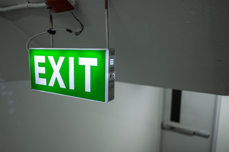 Foto primer plano del cartel informativo en la pared