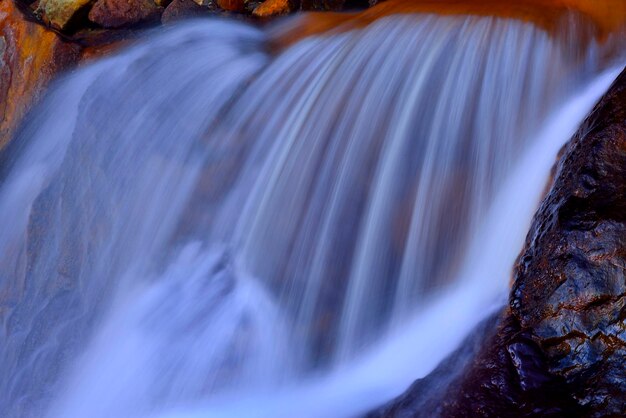 Foto primer plano de la cascada