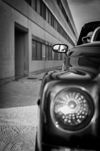 Foto primer plano de un coche en la calle