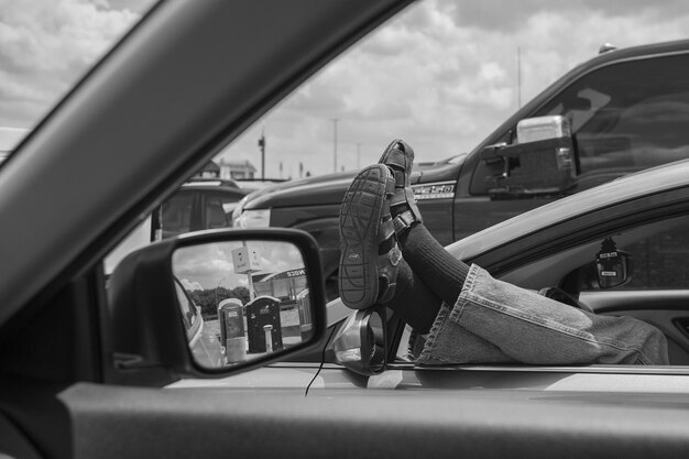 Foto primer plano del coche contra el cielo