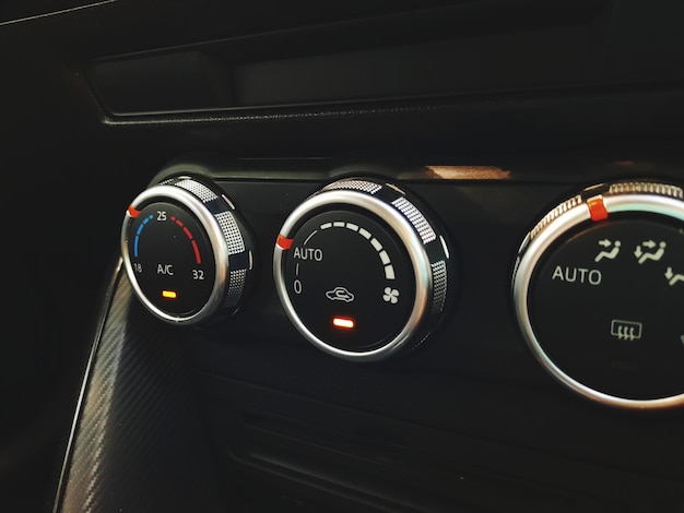 Primer plano de un coche de época