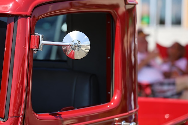 Foto primer plano de un coche de época