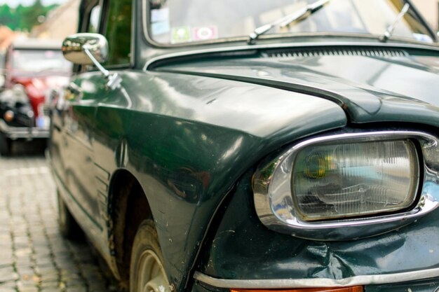 Foto primer plano de un coche de época.