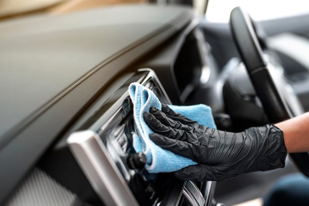 Foto primer plano de un coche con la mano