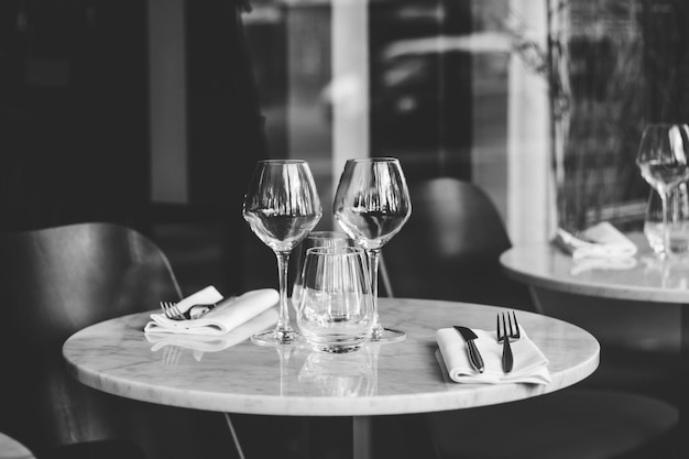 Foto primer plano de la colocación en la mesa de comedor