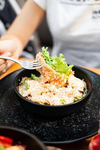 Foto primer plano de la comida en la mano