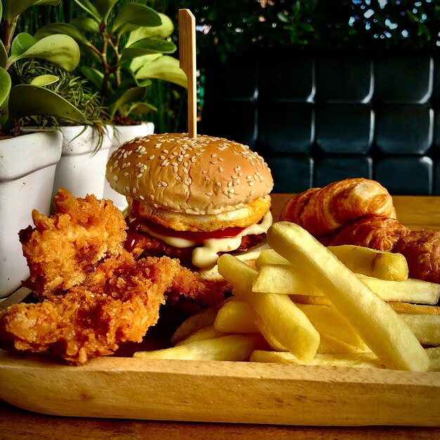 Primer plano de la comida en la mesa