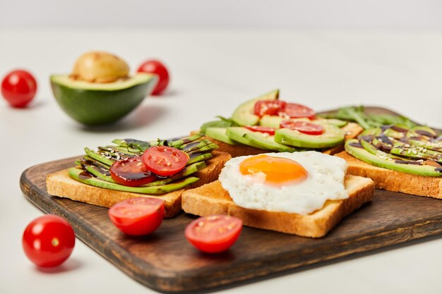 Primer plano de la comida en la mesa