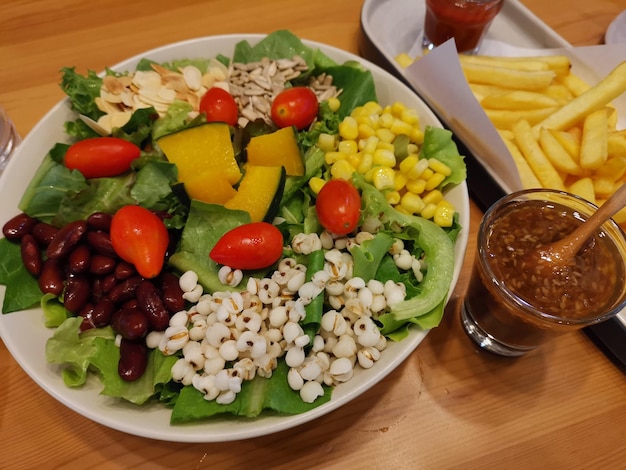 Foto primer plano de la comida en la mesa