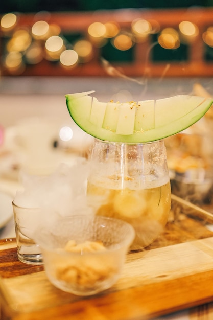 Foto primer plano de la comida en la mesa